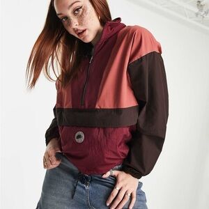 Nike Sports Utility Graphic Women’s Extra Small Quarter Zip in Burgundy NWT